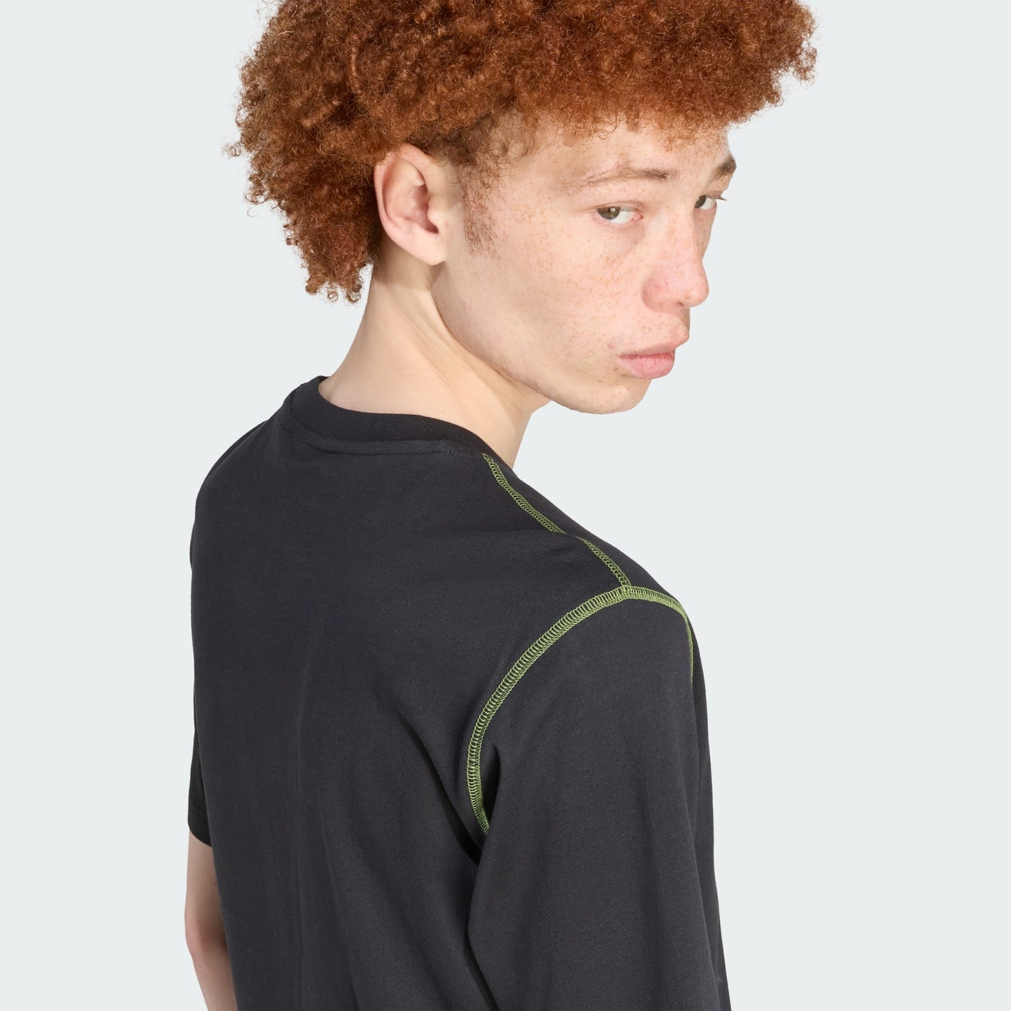 JY2761 GRFX TEE NEGRO