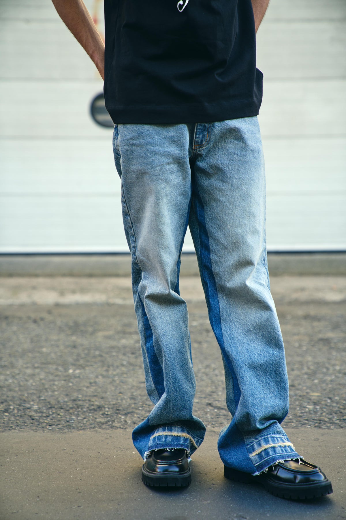 FLARED JEANS
