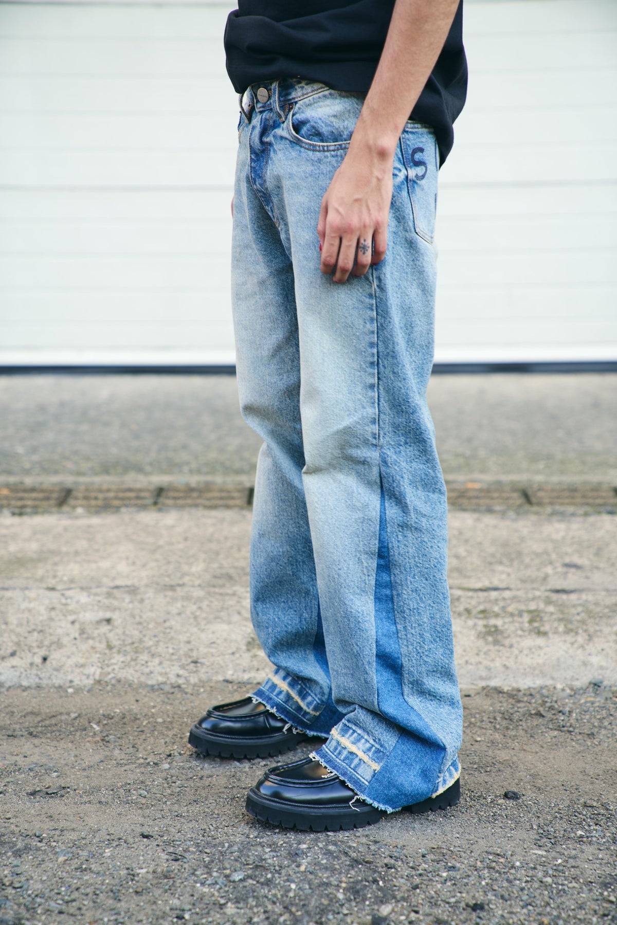 FLARED JEANS