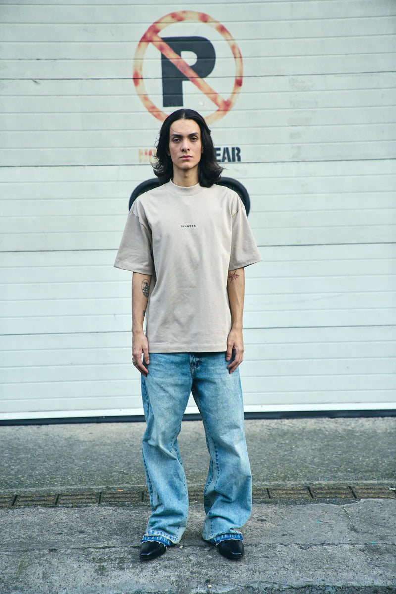 SINNERS LOGO BUTTER T-SHIRT