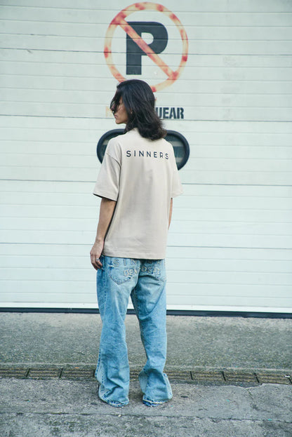 SINNERS LOGO BUTTER T-SHIRT
