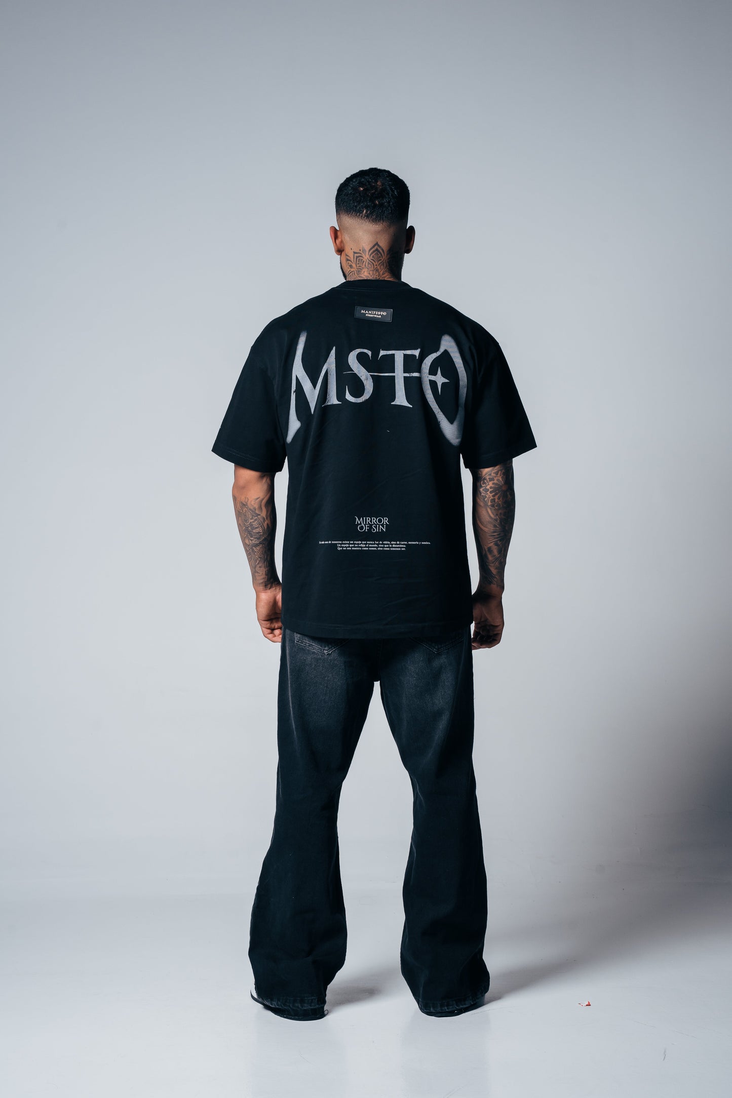 CAMISETA OVERSIZE BÁSICA MOF NEGRA