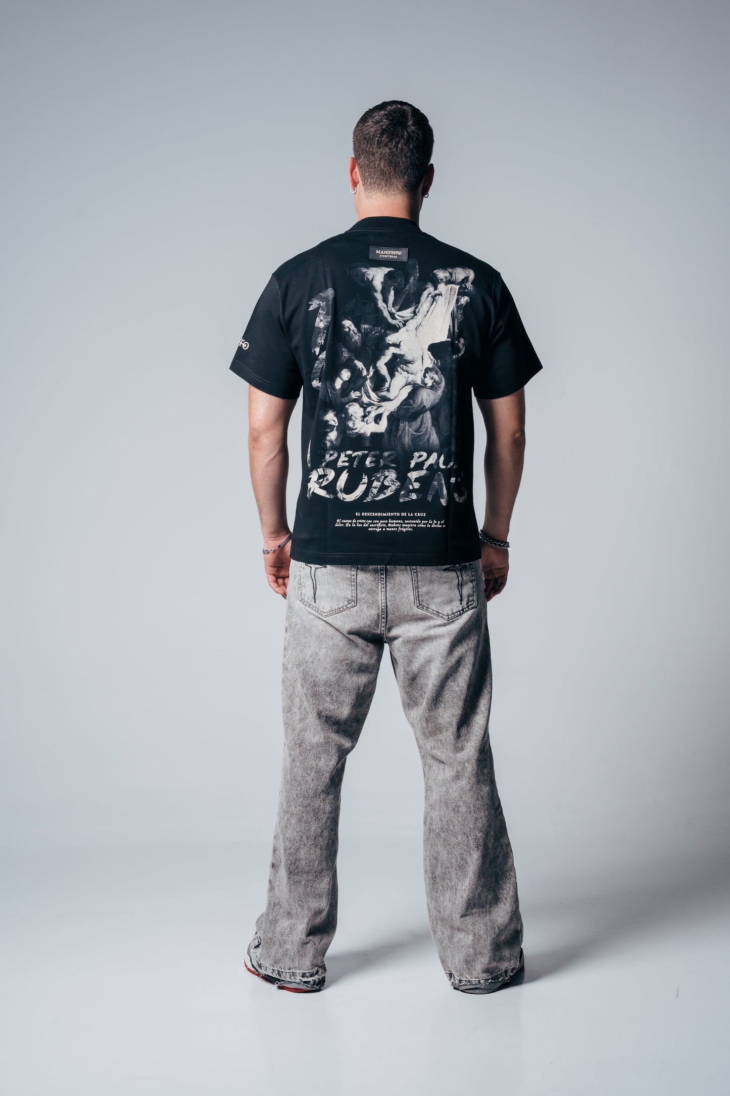 CAMISETA REGULAR DESCENDIMIENTO DE LA CRUZ