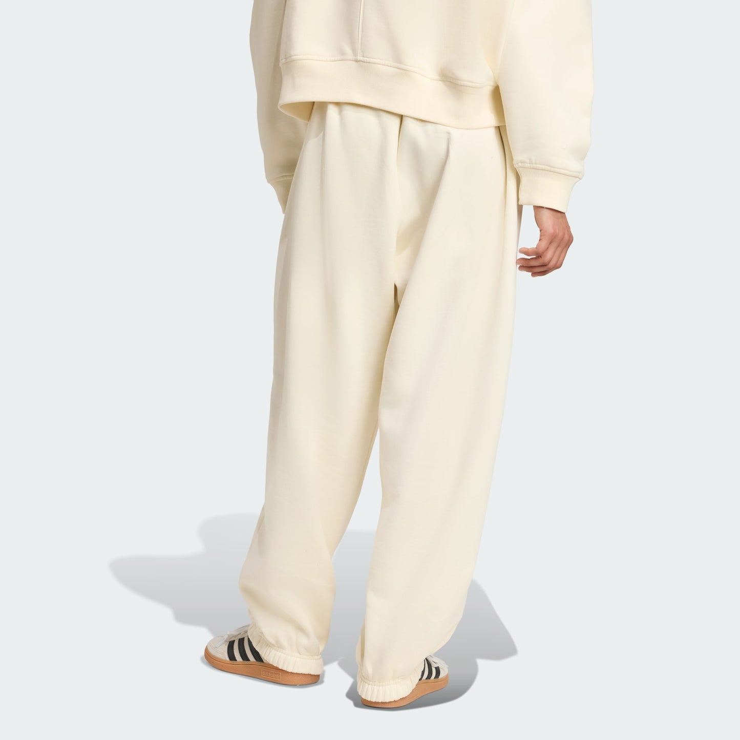 JX3142 ESS LIN PANT BLACRE