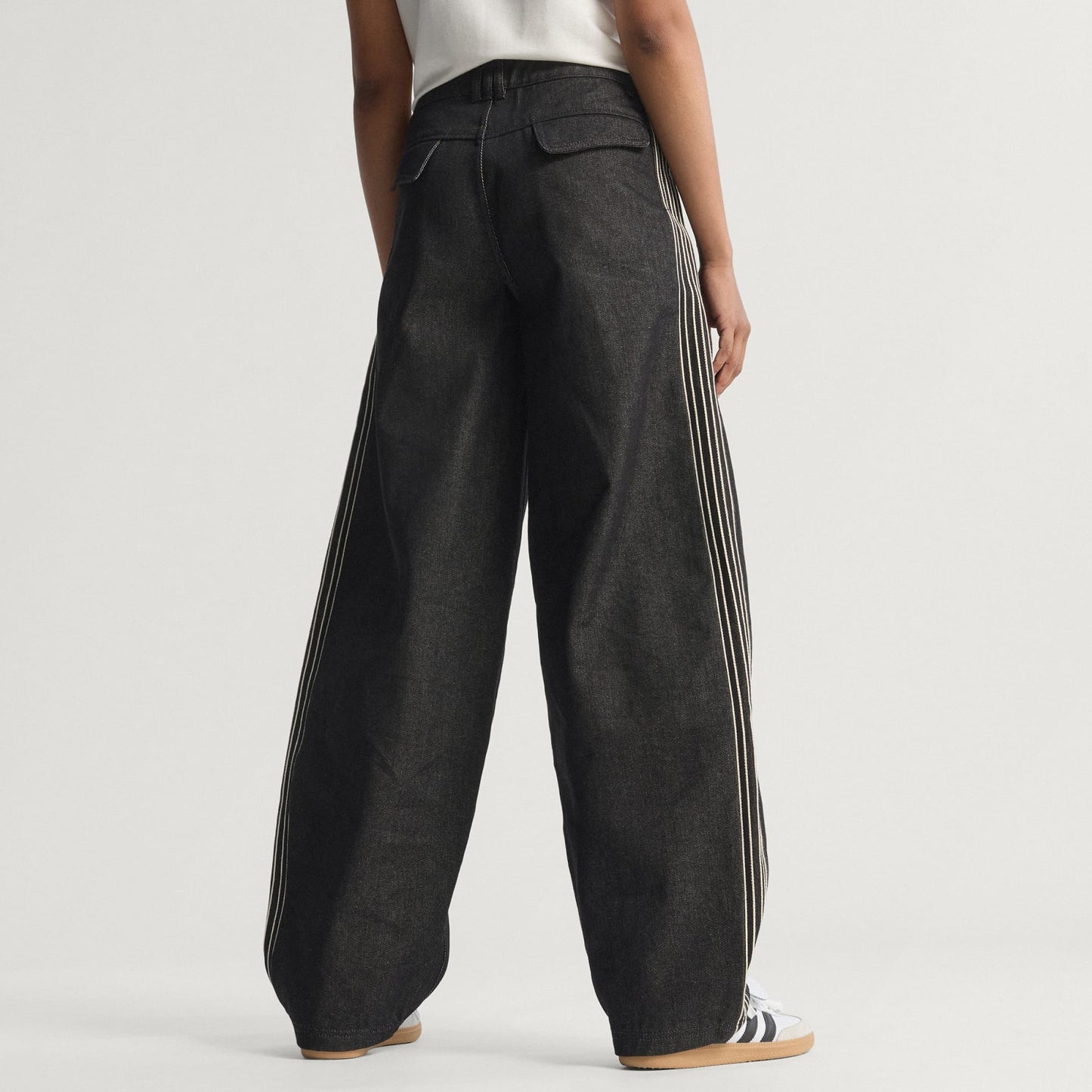 JV7773 P ESS DENIM PNT TRUBLC