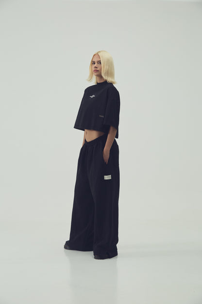 CAMISETA  CROPPED - NEGRO