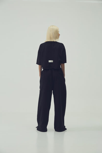 CAMISETA  CROPPED - NEGRO